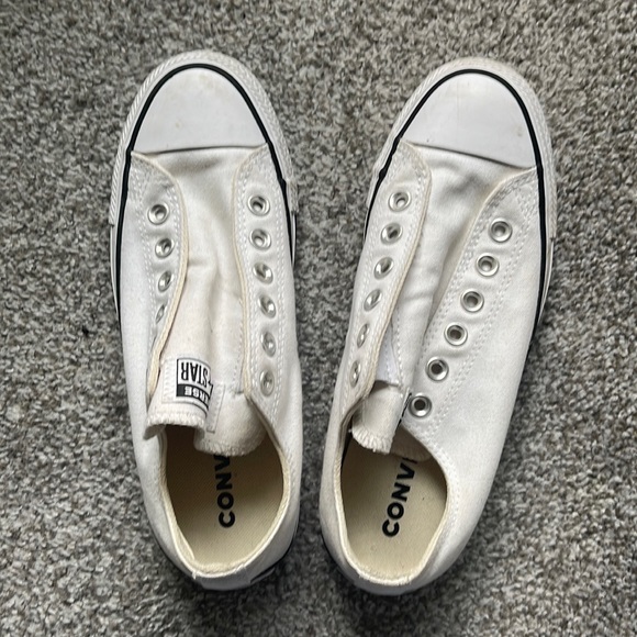 White Low Converse - Picture 1 of 2